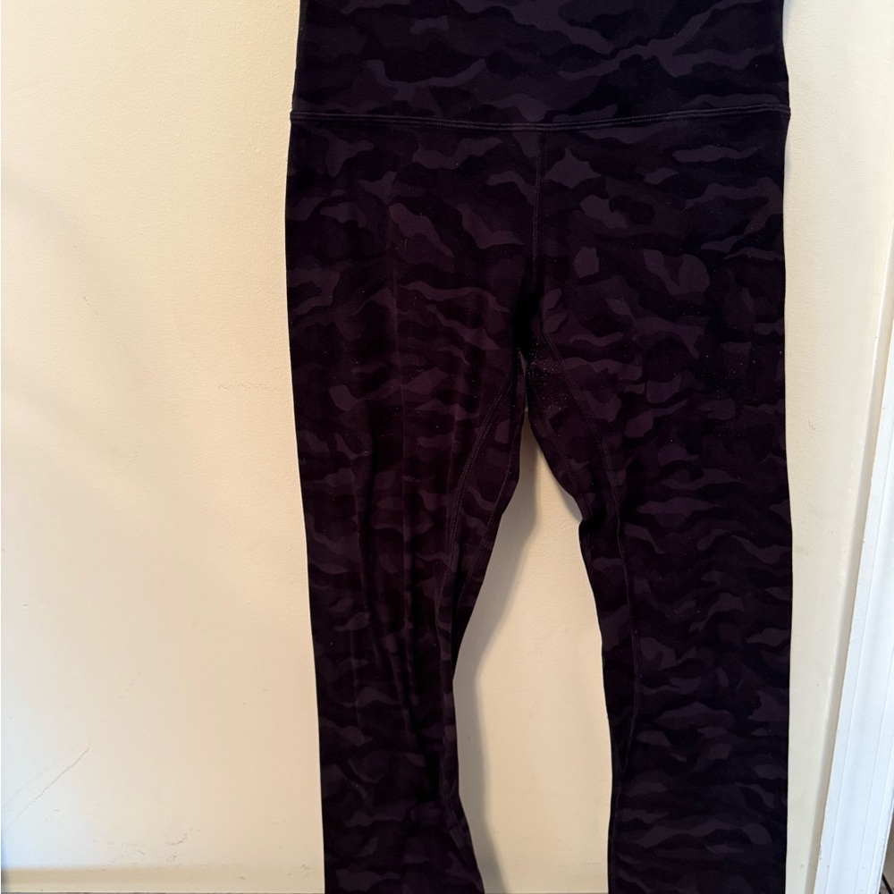 Lululemon Women’s Camo Cropped Leggings, 2